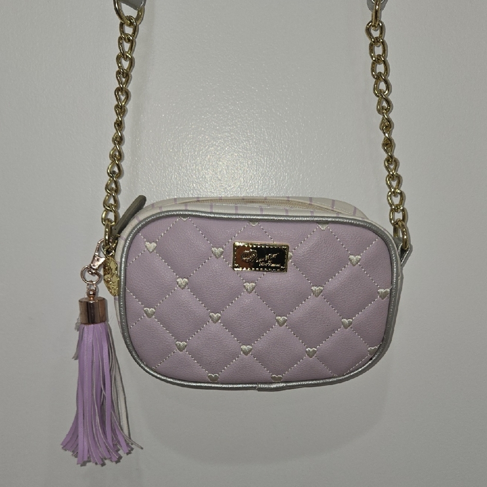 Betsey Johnson Lilac Quilted Crossbody Bag with Gold & Polyurethane Chain. - Picture 2 of 11